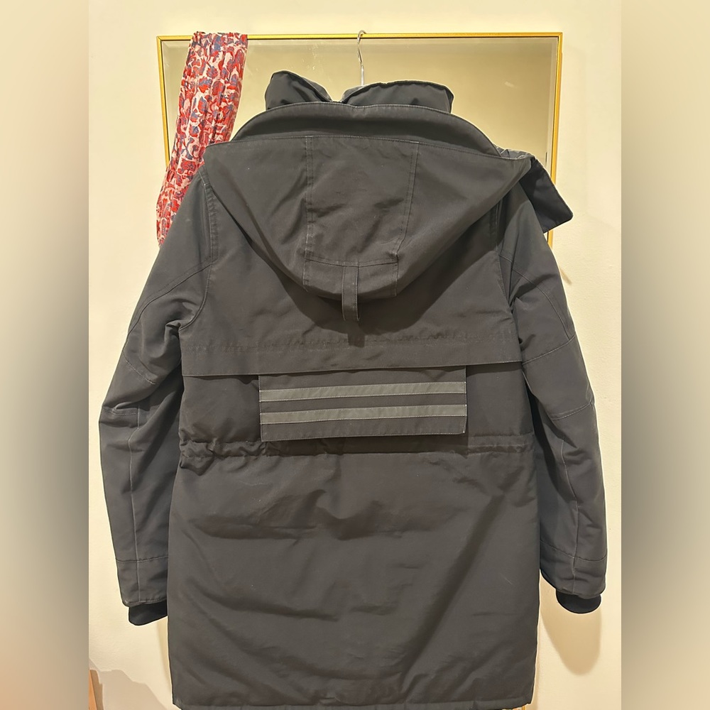 Canada Goose Coat - Picture 4 of 9